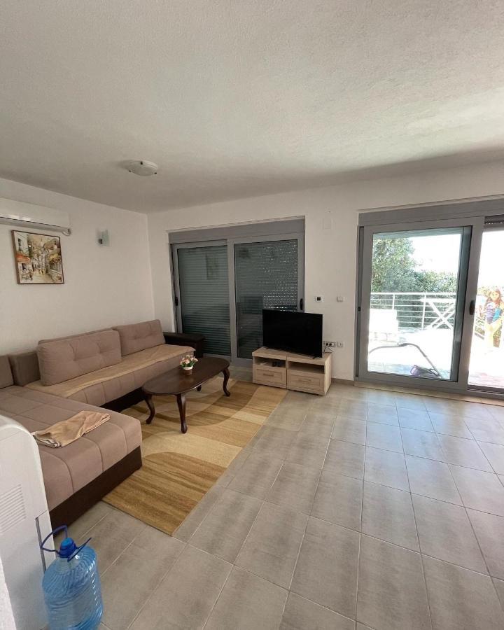 Apartman Ail 2 Ulcinj Exterior photo